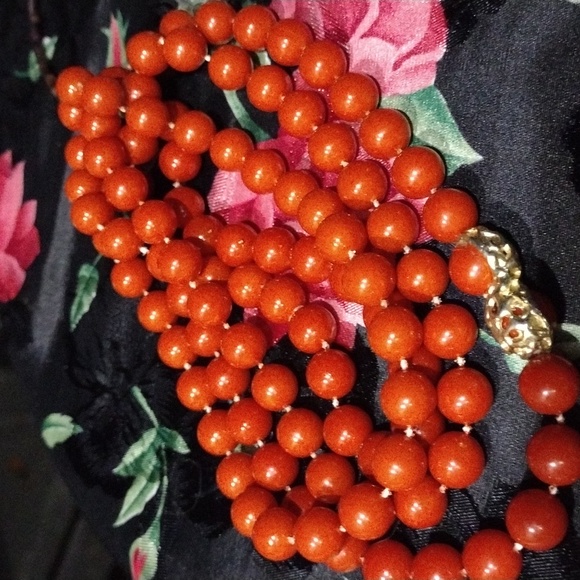 VINTAGE 50"+ 8mm Burnt Orange Lucite Bead Infinity Necklace w Gold Tone Detail - Picture 8 of 8